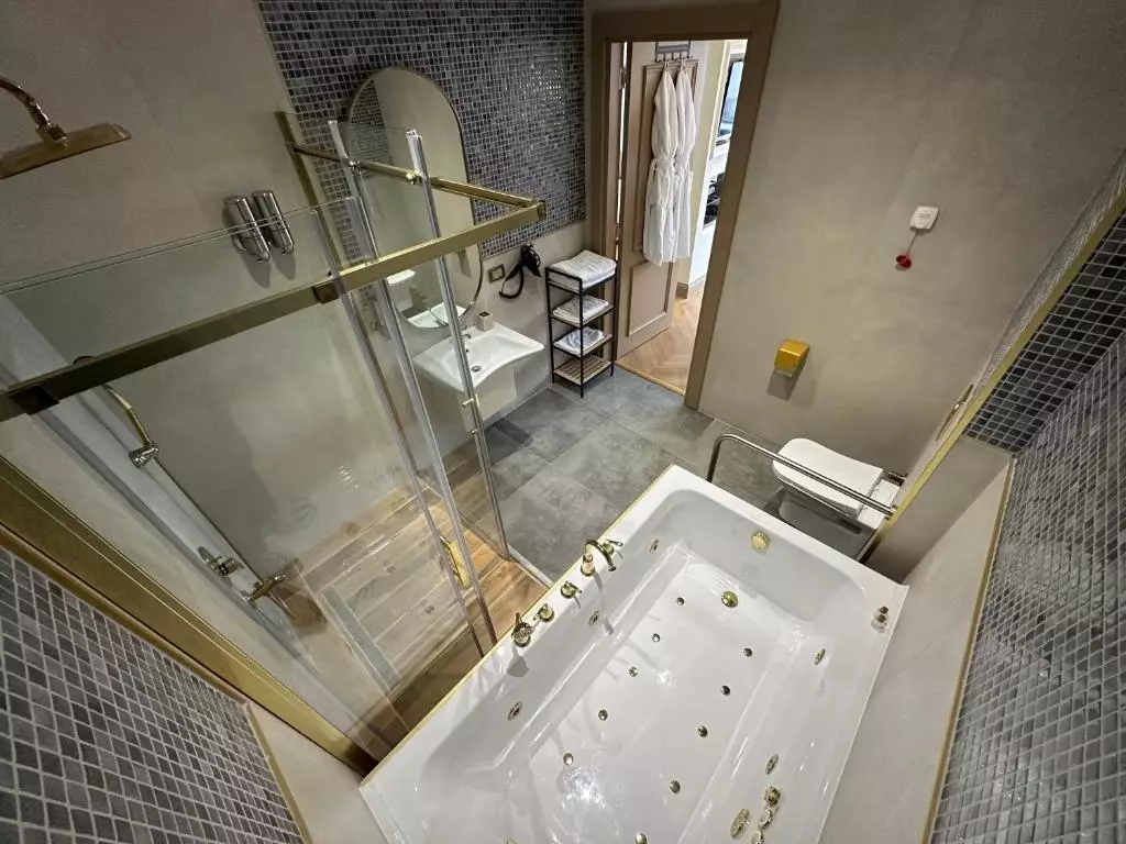 سرویس بهداشتی TK TAXIM BOSPHORUS